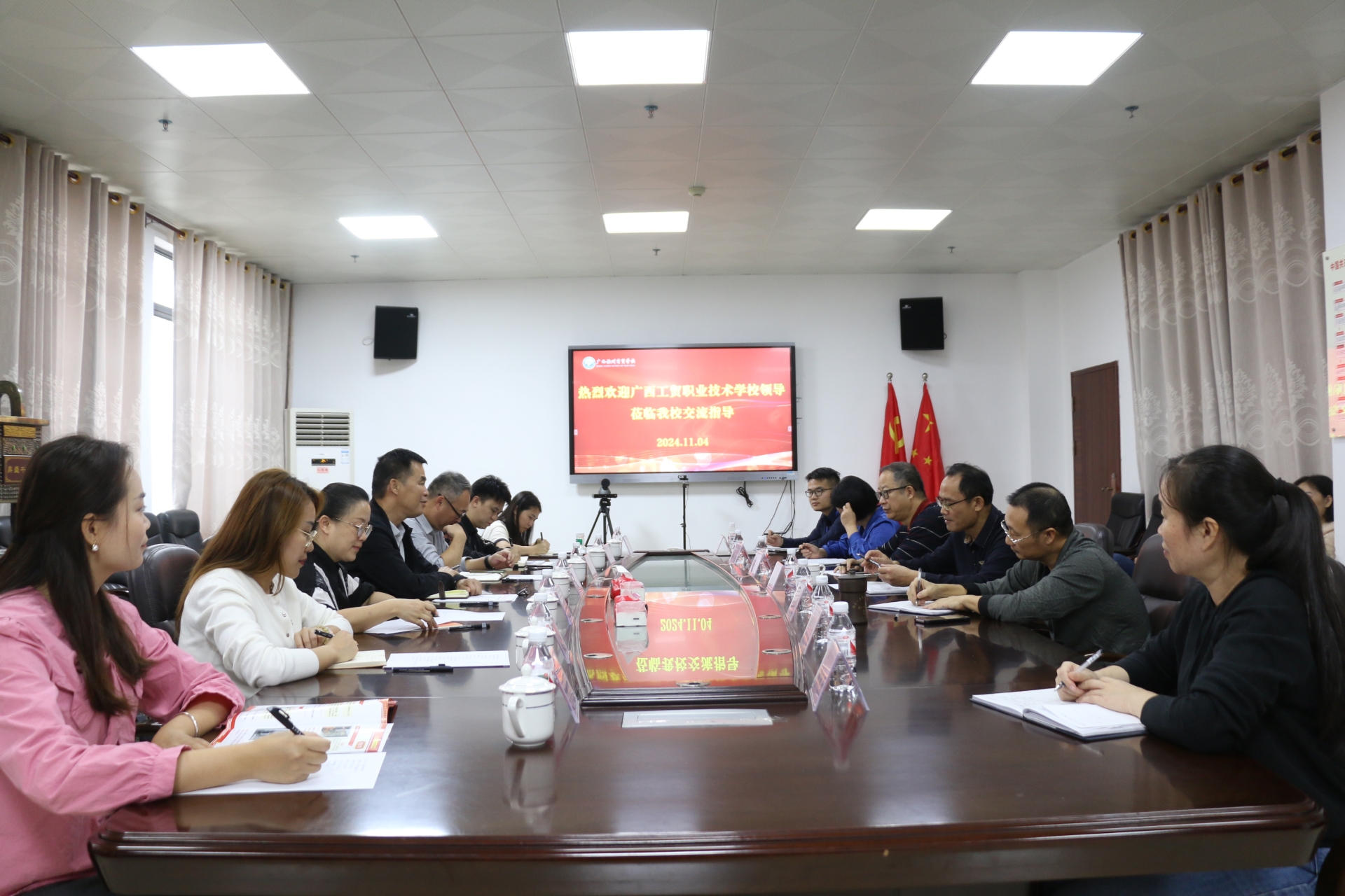 10座谈会现场.JPG