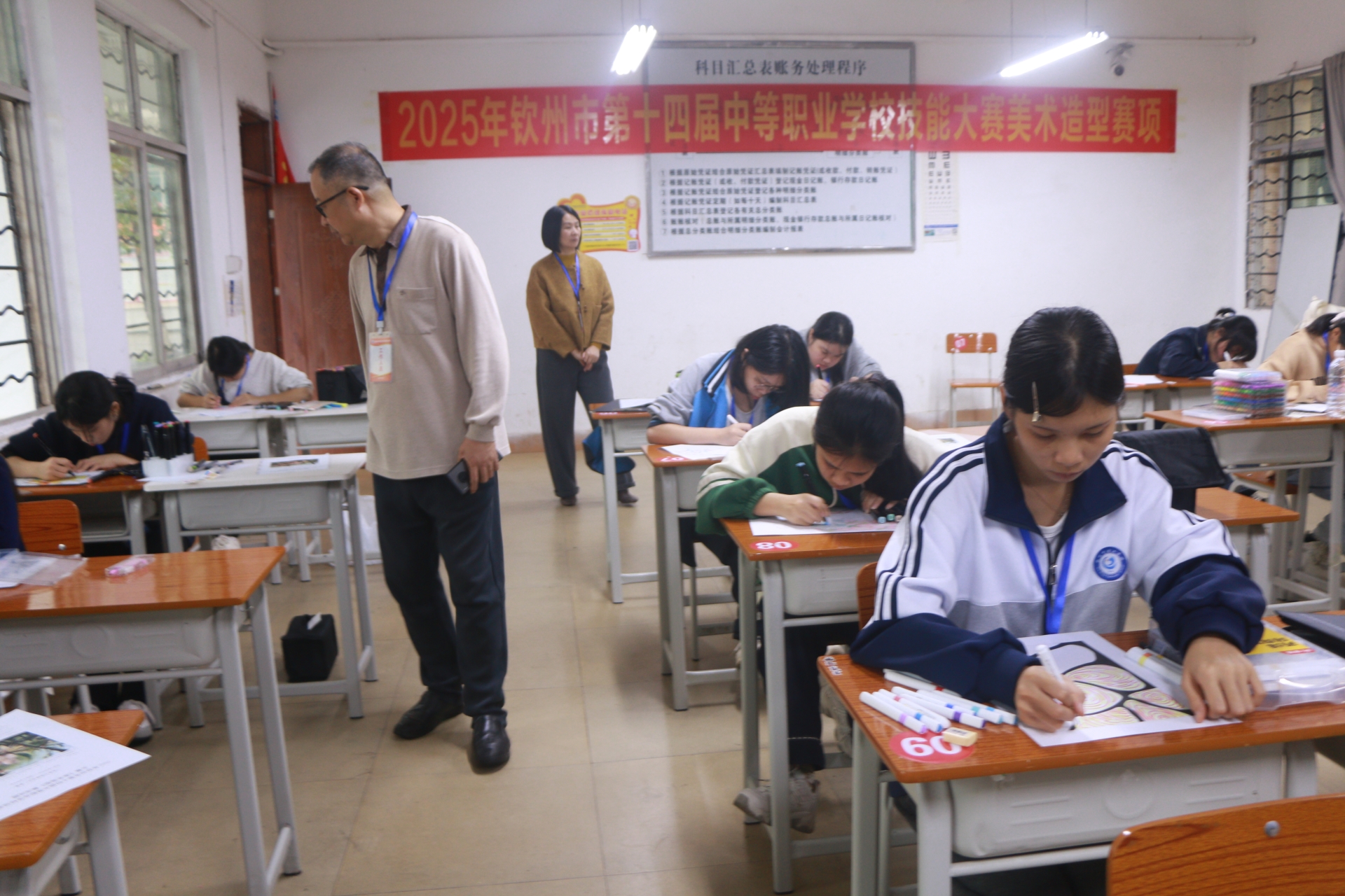 8赛区执委会、学校副校长崔文勇巡考.JPG